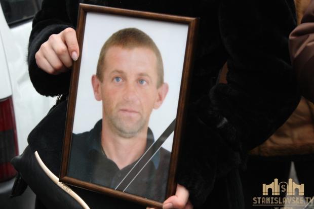 В Івано-Франківську відбулось прощання із військовослужбовцем Володимиром Твердохлібом, який помер від інсульту. | Фото: