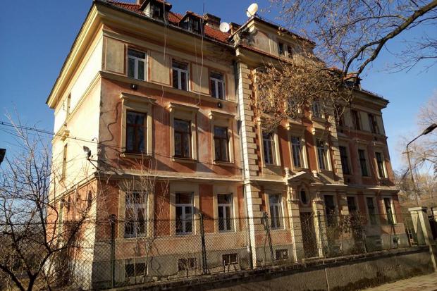 Занедбана пам'ятка промислової архітектури &mdash; тютюново-ферментаційний завод у Заболотові | Фото: Roman Kutsysh