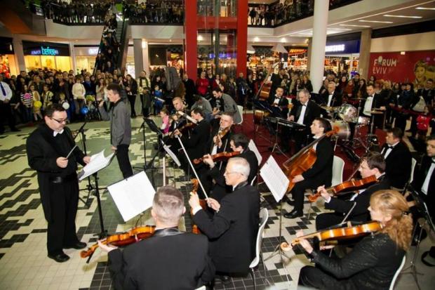 У торговому центрі Львова відбувся концерт в пам'ять про Кузьму Скрябіна. | Фото: 032.ua