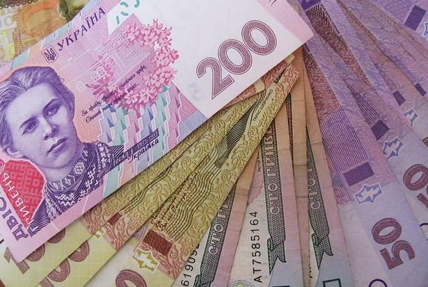 Касир-контролер незаконно зняла гроші з поточних і депозитних рахунків вкладників банку.