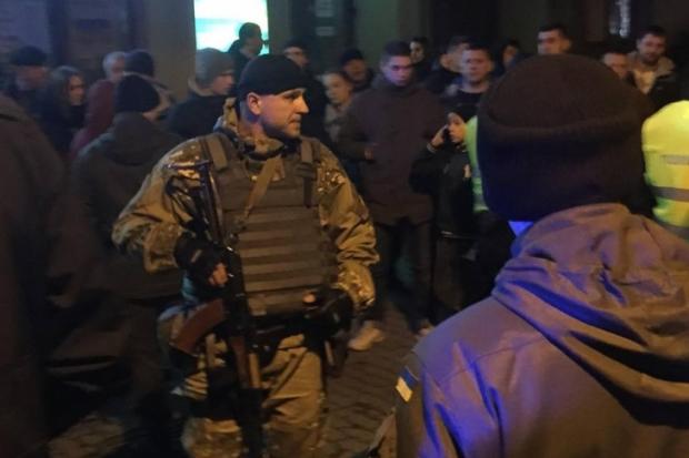 У центрі Івано-Франківська затримали двох підозрюваних у пограбуванні магазину | Фото: kurs.if.ua