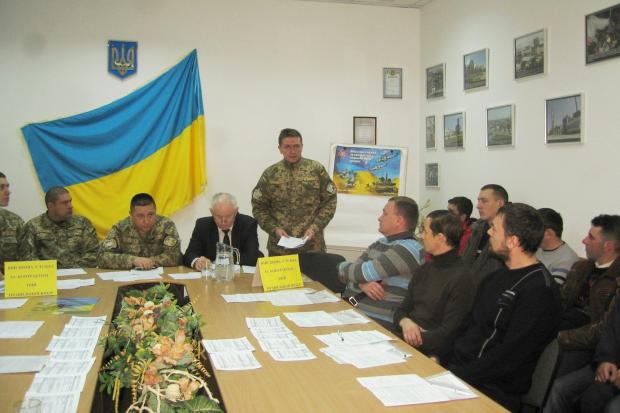 У Калуші агітують чоловіків йти служити за контрактом | Фото: Івано-Франківська обласна служба зайнятості