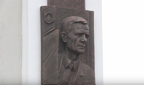 Дмитра Бахматюка згадували як суворого, але доброго і щирого директора, великого будівничого, завдяки якому у Калуші з&r