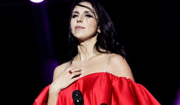 Джамала приготувала на конкурс і провокаційний одяг з напівоголоною спиною