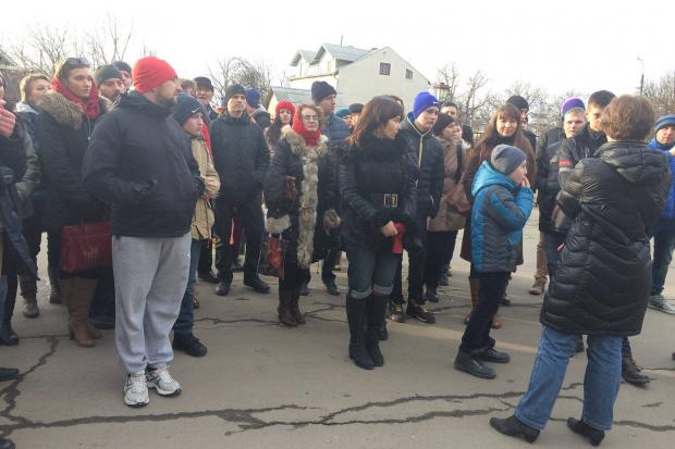 Маршрут третьої екскурсії розпочався з головної культової споруди міста | Фото: Ірина Червінська