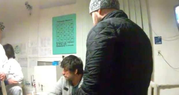 Патрульні відвезли Ігоря Халаменду в обласний наркодиспансер на медичне освідчення, де лікарі засвідчили, що чоловік пер