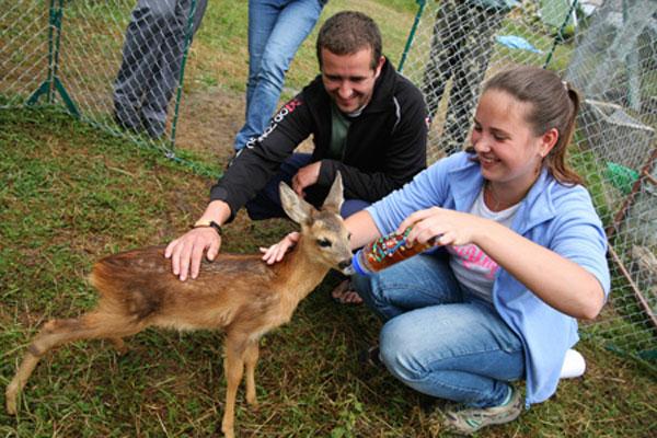 Велике значення компанія приділяє екологічній освіті, особливо серед молоді, організовуючи з підростаючим поколінням еко