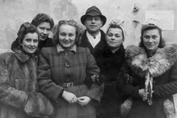 Остап Роп'яник &mdash; поміж станіславських панянок