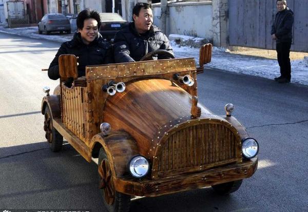 Джерелом енергії машини слугують електроакумулятори | Фото: ecotown.com.ua