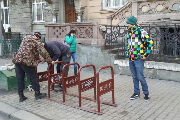 Також на місцях велопарковок встановлено камери відеоспостереження