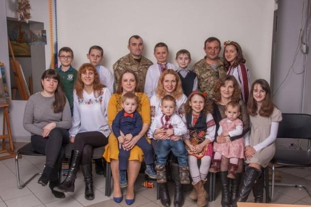 Фотосесія з сім'ями учасників АТО та з сім'ями загиблих героїв АТО | Фото: kurs.if.ua