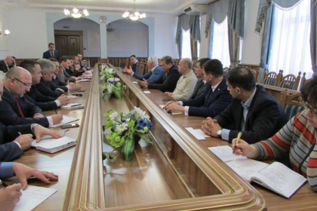 Засідання за участю голови облдержадміністрації Олега Гончарука, депутатів Верховної Ради України Анатолія Матвієнка та 