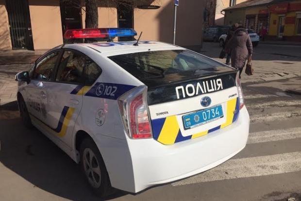 У прес-службі патрульної поліції повідомили, що за фактом фото зараз триває внутрішня перевірка | Фото: Віталій Іваницьк