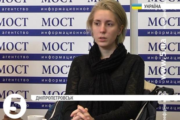 20-річна дівчина, яка врятувала не одне життя на Донбасі, прикута до інвалідного візка | Фото: 5.ua