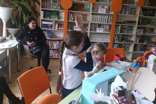 На засіданні клубу "МініЛеді" діти розгадували кросворди та загадки, грали в гру &laquo;Алфавіт професій&raquo