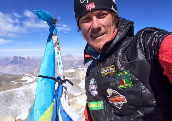 Альпіністи здійснюють експедицію під гаслом "Прапор України на вершинах світу"