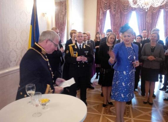 Нещодавній візит посла України Наталії Галибаренко в Букінгемський палац наробив багато шуму в Мережі | Фото: gazeta.uа