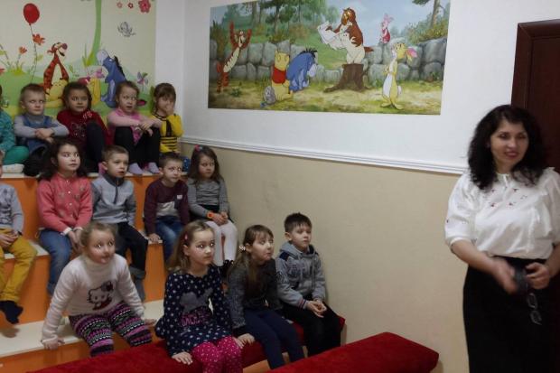 До уваги дітей була запропонована виставка-портрет &laquo;Співець краси, природи і людини&raquo; | Фото: Калуська ЦБС