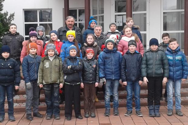 Дітям розповіли про життєвий шлях провідника ОУН, про його батьків, братів і сестер | Фото: voiniliv.wordpress.com