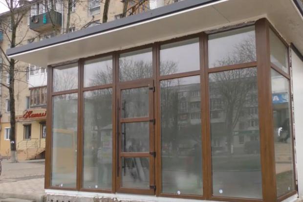 Депутати міської ради особисто перевірили наявність у підприємця всієї належної документації. У новому павільйоні продав