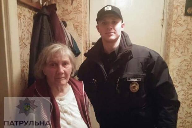 З вдячності за допомогу франківчанка запропонувала патрульному кави