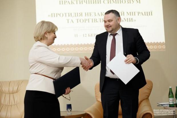 Першим закладом Івано-Франківська, який налагодив дружні стосунки з грузинським вишом, став саме університет права імені