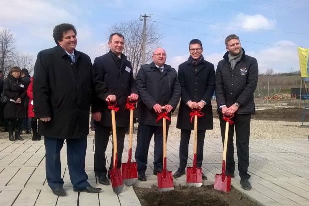 Данці та українці заклали перший камінь під будівництво нового біогазового заводу, який стане першим у Галицькому районі