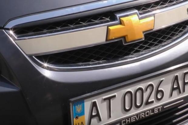 Активісти твердять: "Шевроле"-двійник, на якій їздить голова Калуської РДА, був увезений з-за кордону | Фото: 
