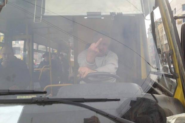 Патрульні не були свідком цього правопорушення. Офіційно потерпілих також немає | Фото: Патрульна поліція Івано-Франківс