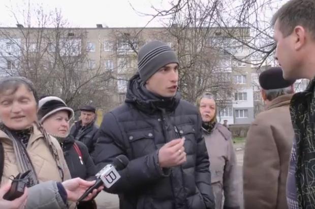 На місці конфлікту зібралися калушани, які за будівництво церкви і які &mdash; проти. Також викликали правоохоронців | Ф