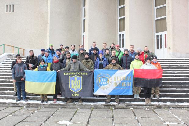 11 команд представляють 35 учасників, які маютьв поратися із завданнями за одну добу