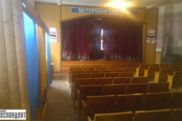 Наразі приміщення дільниці (Будинку культури) відкрите, кабінки є. Однак комісія не розпочала свою роботу