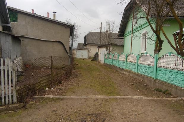 Так виглядає заїзд до гаража. через який розсварилися сусіди