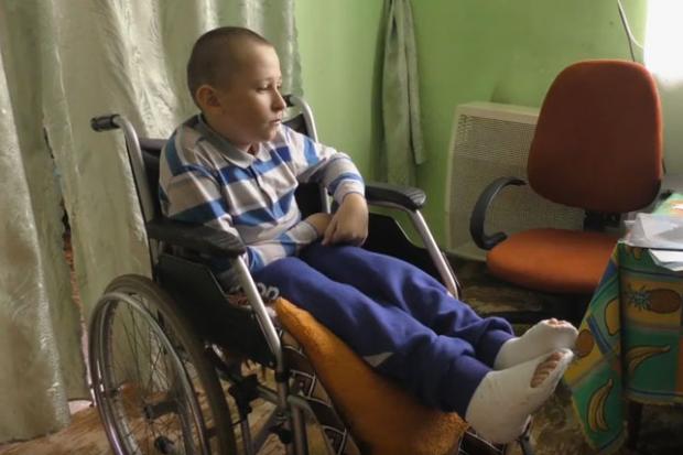 На попередню операцію Володі збирали гроші у церквах, місцевій школі. Допомогли рідні та друзі родини | Фото: Скрін з ві