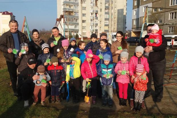 На "зелений десант" жителі Сівецької вийшли цілими родинами