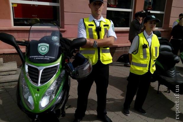 Загалом 82 людини подали заявку на посаду інспекторів, з них обрали 14