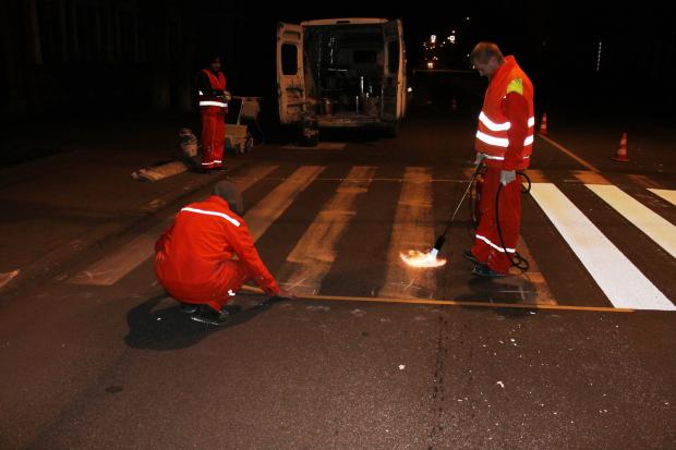 Сам процес нанесення розмітки займає 10-15% часу. Решта часу іде на підготовку, розмітку ліній та очікування висихання