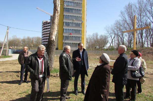 На цій вулиці, окрім каплички, з'явиться відпочинкова зона | Фото: Руслан Марцінків