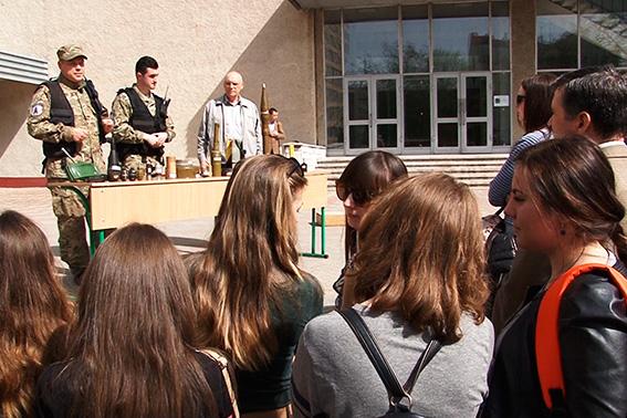 Фахівці розповіли студентам про правила поведінки під час загрози теракту