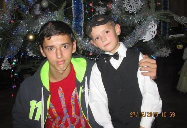 Батько хлопців повернувся додому 8 квітня, а 9 квітня на території власного будинку помер від серцевої недостатності