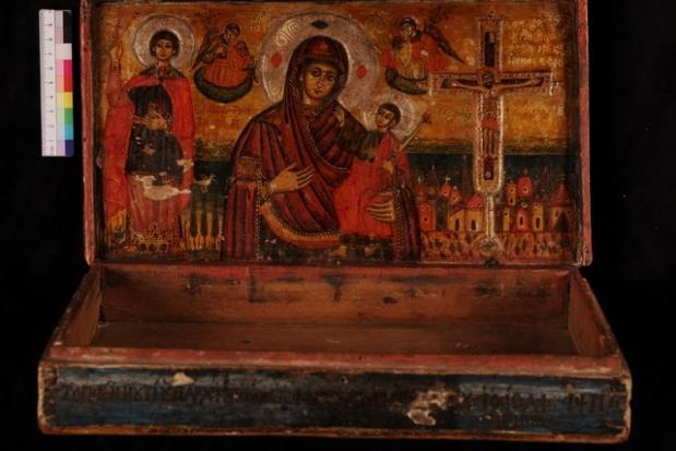 Релікварій святого Пантелеймона датується 1789 роком. На відміну від подібних і поширених в той час срібних грецьких рел