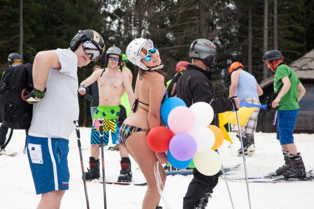 Відтепер замість лиж на схилах &mdash; водні лижі, замість сноуборду &ndash; вейкборд, зі снігоходів пересіли на квадроц