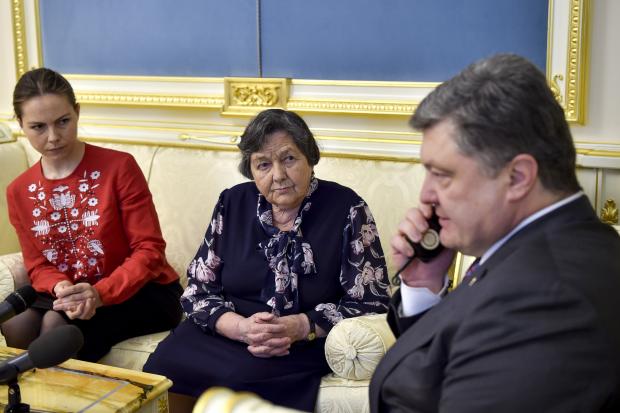 &laquo;Україна продовжує робити все для твого звільнення&raquo;, &mdash; сказав Петро Порошенко, звертаючись до Надії