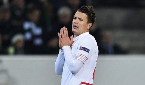 Незнання Коноплянкою іспанської та англійської фанати вважають однією з головних причин нерегулярного потрапляння в стар