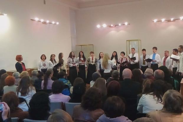 Голоси хору "Тавор" звучали у залі краєзнавчого музею Калущини | Фото: Любомир Кава