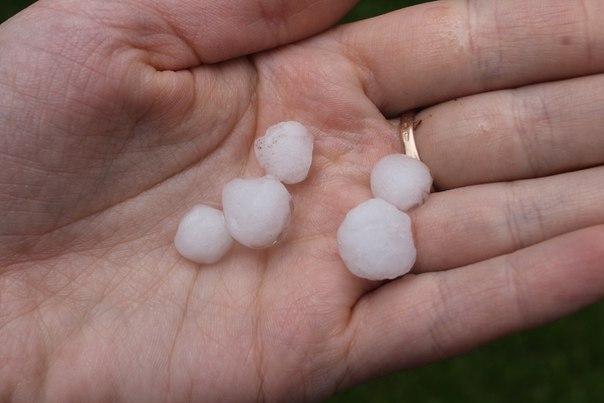 Повідомляється, що подекули град мав розміри грецького горіха | Фото: kalushfm.com