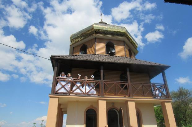 Жителі Пшеничників горді за своє село і церкву | Фото: Людмила Стражник