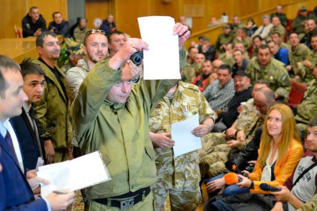Бійці попередили мера, що у разі невиконання вимог вони будуть вимагати його відставки