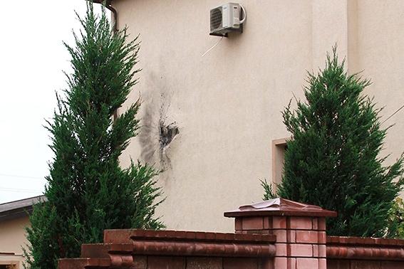 Вибухотехніки вилучили з місця події уламки гранати та скерували їх на проведення експертизи | Фото: if.npu.gov.ua