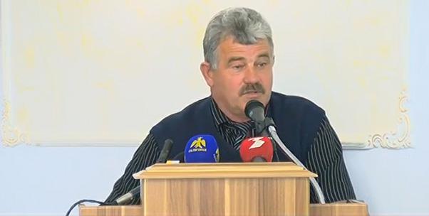 Голова Верхнянської ОТГ Микола Філіпович стверджує: ЦНАП створили, але держава кошти забирає | Фото: Скрін з відео